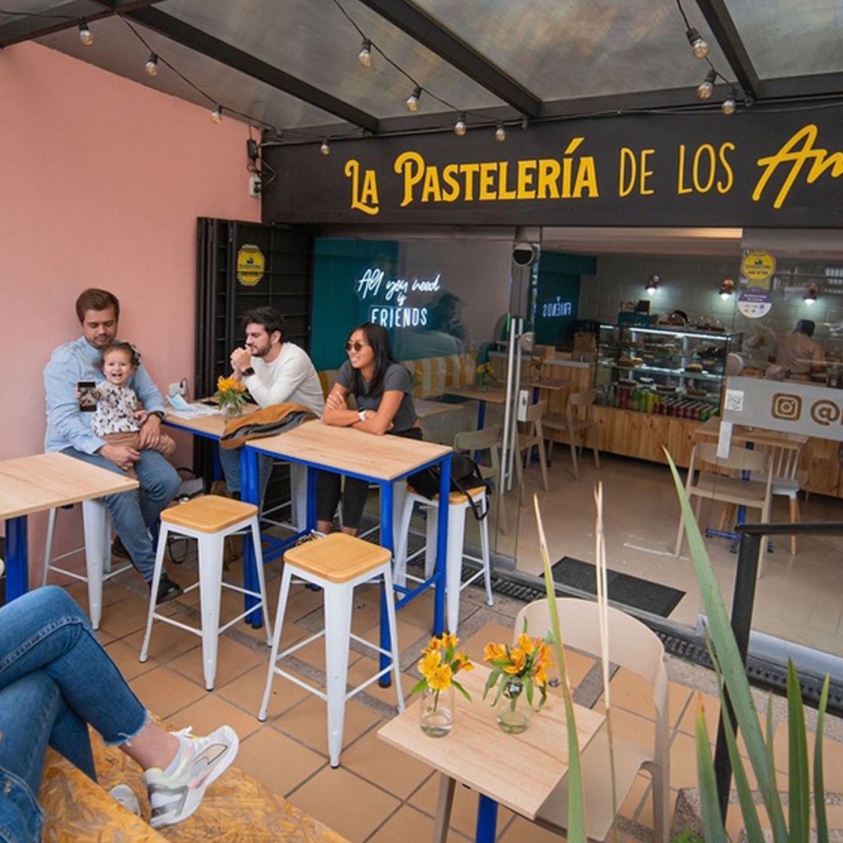 Friends Pastelería - Ventidos Studio